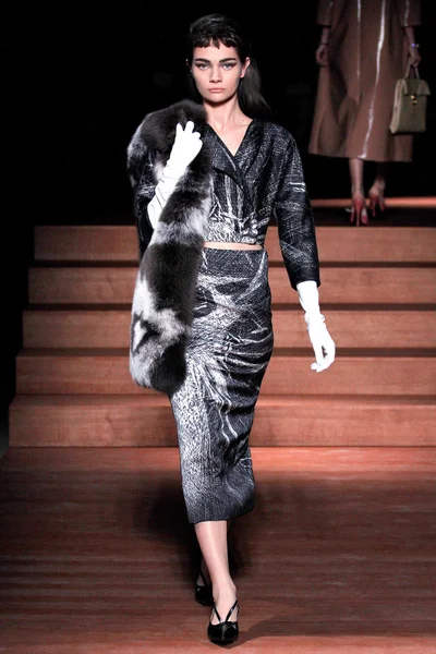 Look 24